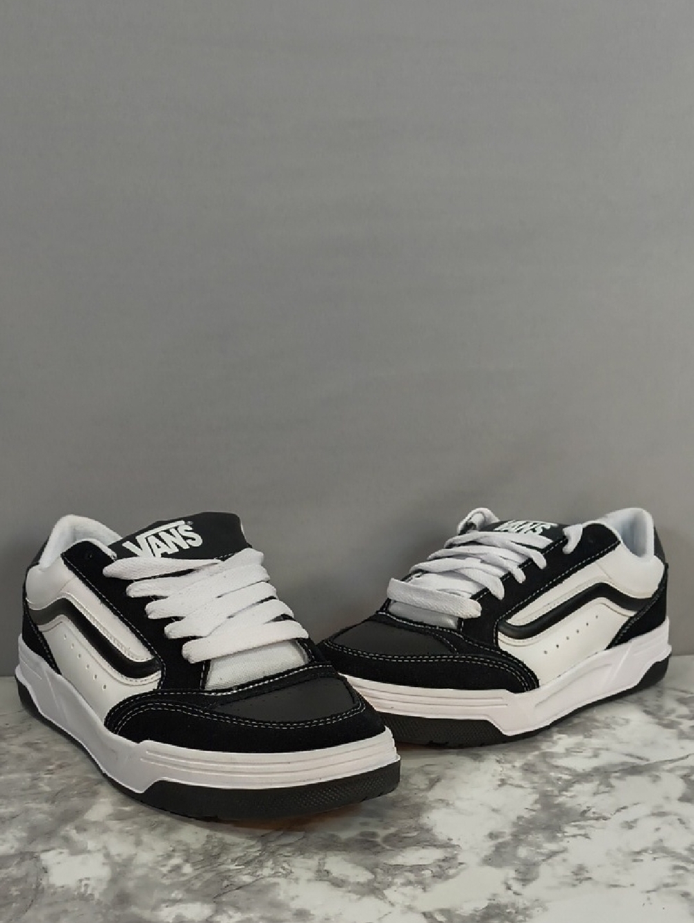 Vans Hylane Black/White Sneaker , NWB, Size M- 9.5 / W- 11